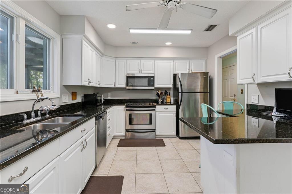 225 West Point Drive St. Simons Island, GA 31522 - Photo 12 of 48