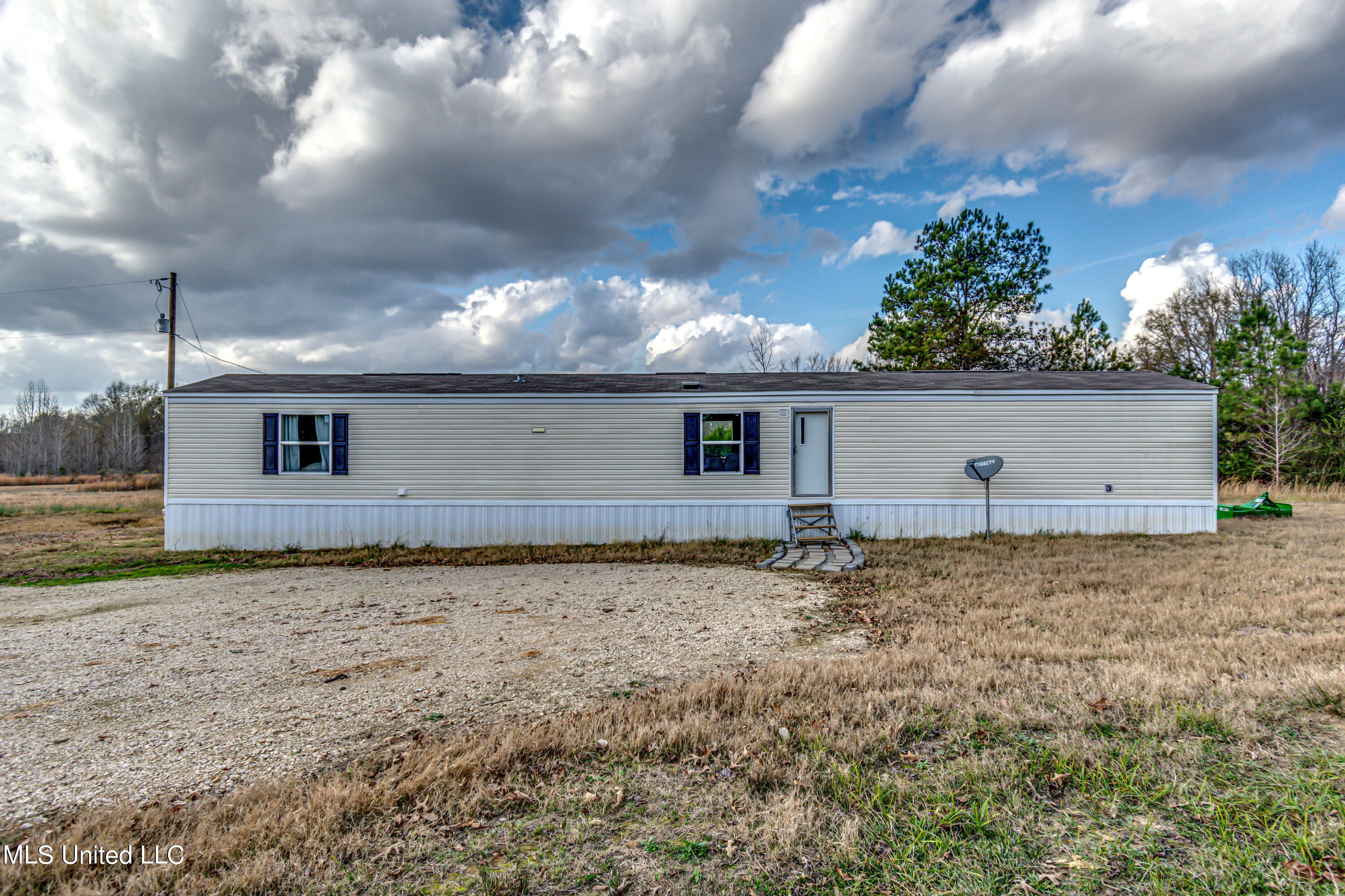 249 Brown Road West Canton, MS 39046 - Photo 10 of 67 A83BDF3C-C9D1-4A80-9900-4A8A791B011B