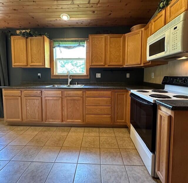 7751 Mulberry Road Heath, OH 43056 - Photo 18 of 70 OODLES OF OAK CABINETS