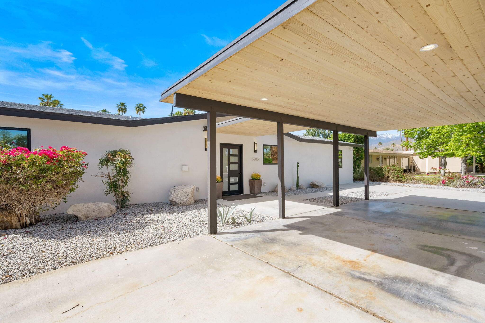 70131 Chappel Road Rancho Mirage, CA 92270 - Photo 4 of 42 a view of a entryway front of house