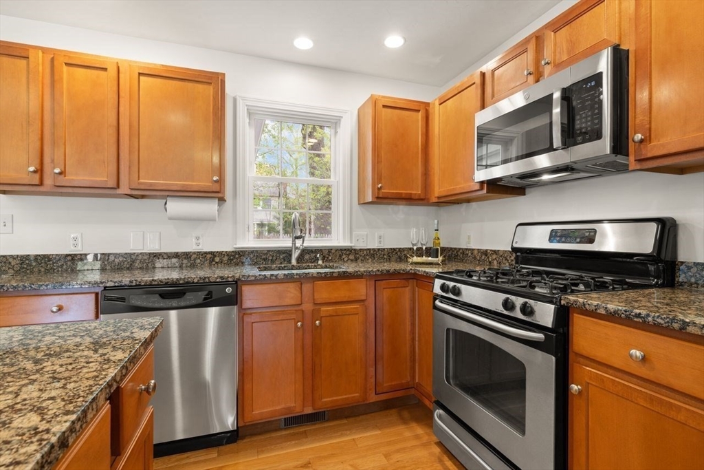 39 Brewster Road, Unit 39 Stoughton, MA 02072 - Photo 10 of 37
