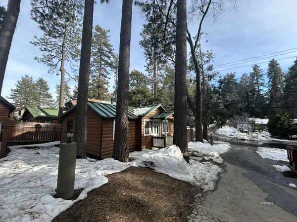 $1,400 | 25055 Marion Ridge Drive, Unit 3, Idyllwild, CA 92549