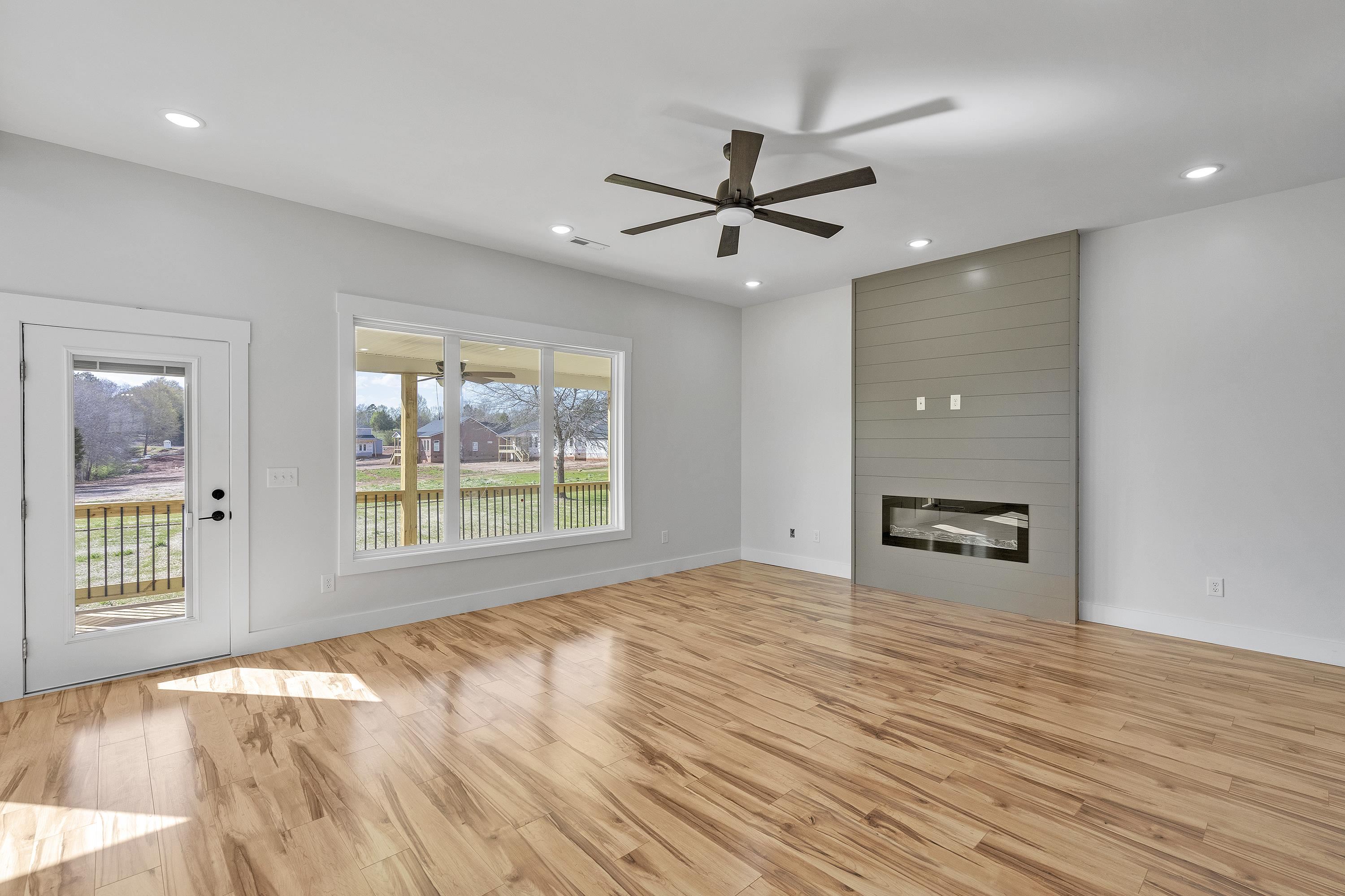 2912 Mt Lebanon Road Campobello, SC 29322 - Photo 4 of 25