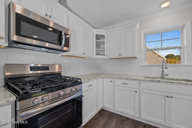 $347,700 | 709 Oleander Drive, Greenville, NC 27858