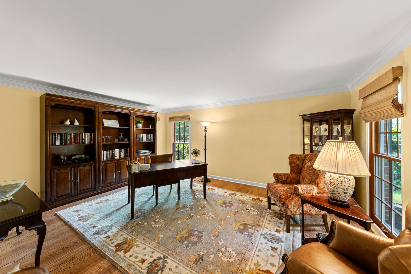 1921 Hampton Drive Wheaton, IL 60189 - Photo 15 of 54 a living room with furniture