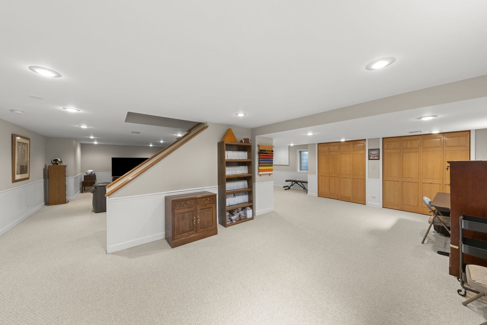 1921 Hampton Drive Wheaton, IL 60189 - Photo 32 of 54 a view of a livingroom with furniture and a projector