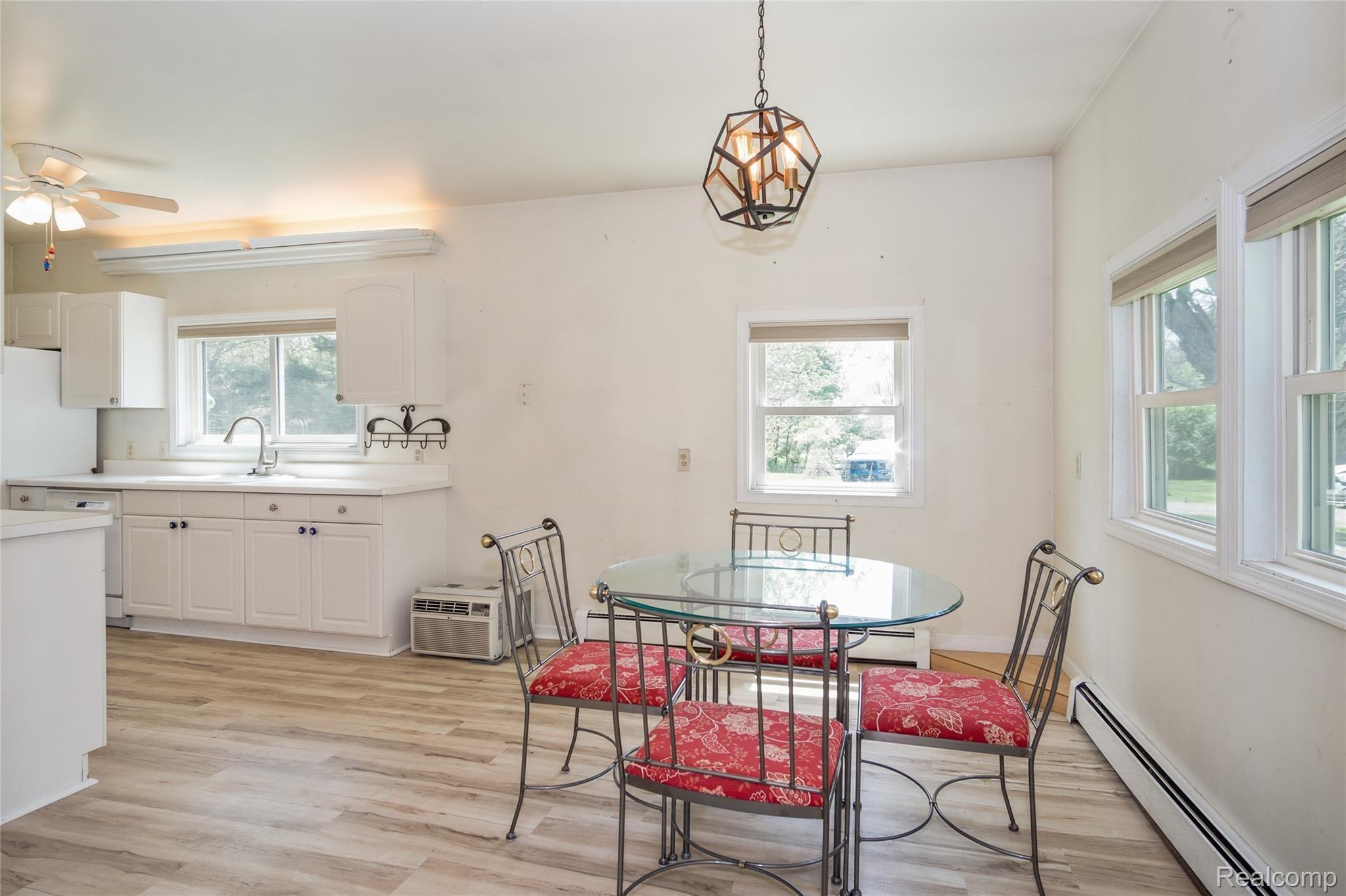 10544 Whitewood Road Pinckney, MI 48169 - Photo 4 of 25 4.jpg