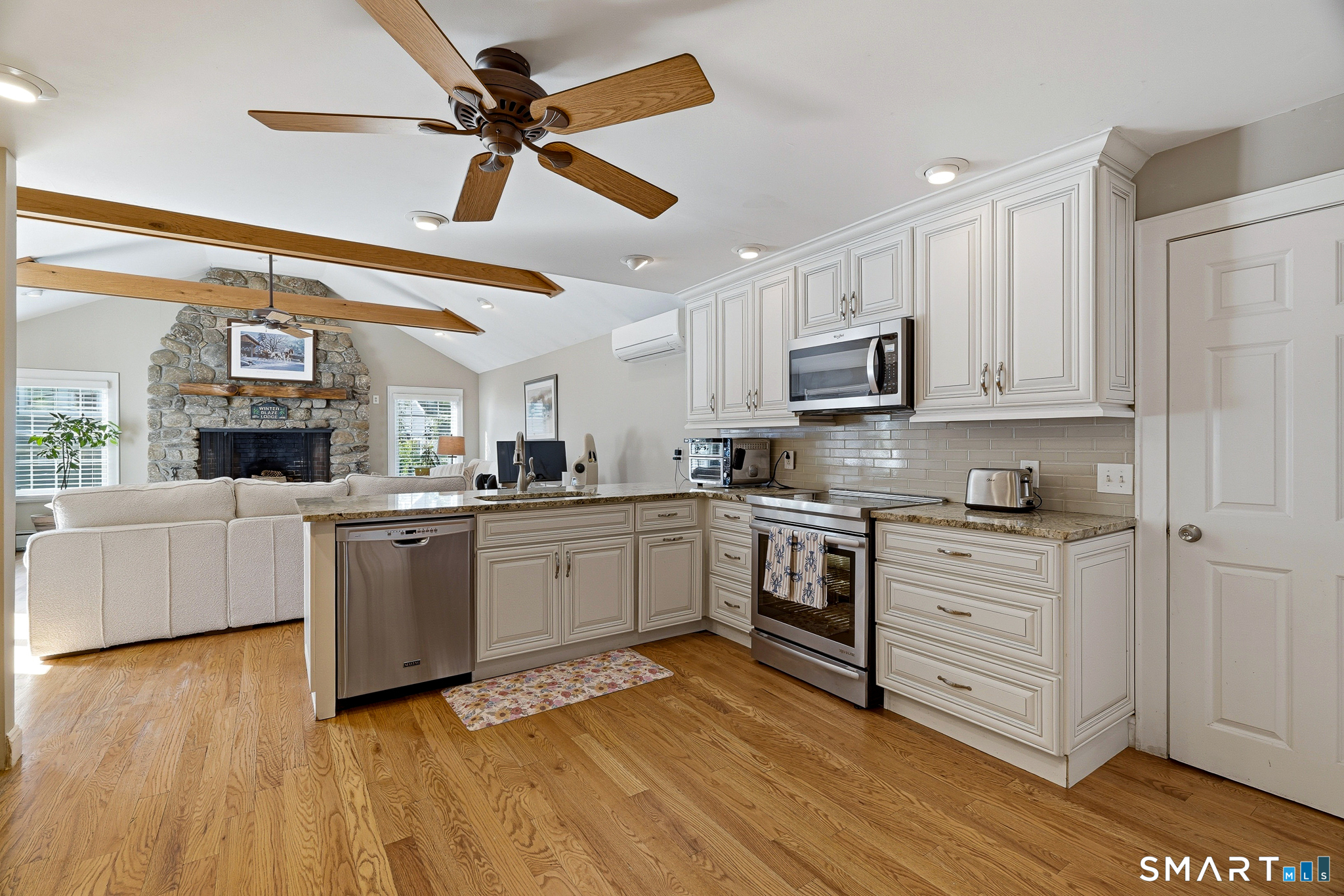 313 Old Post Road Fairfield, CT 06824 - Photo 22 of 40