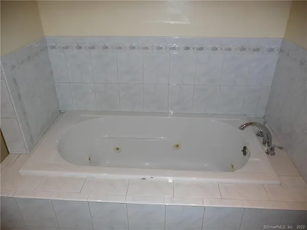 $1,400 | 1 Eastview Street, Unit FRONT, Hartford, CT 06114