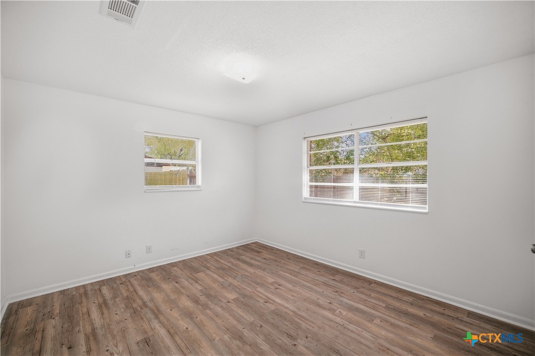 302 Brooks Road Victoria, TX 77904 - Photo 16 of 27 Gallery Image 16