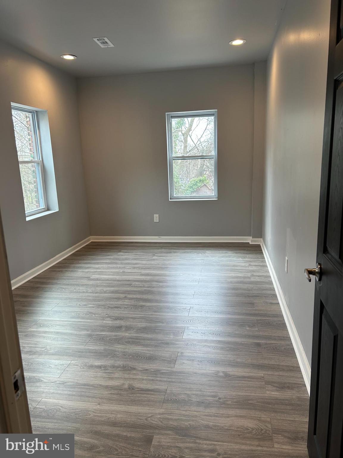 325 Rutherford Avenue Trenton, NJ 08618 - Photo 4 of 7 Gallery Image 4