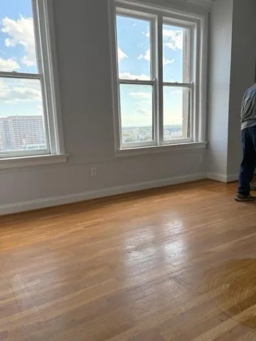 $184,995 | 32 Peachtree Street Northwest, Unit 1506, Atlanta, GA 30303