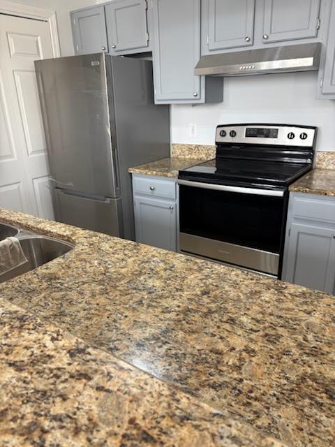 32 Peachtree Street Northwest, Unit 1506 Atlanta, GA 30303 - Photo 3 of 41 a kitchen with a stove and a refrigerator