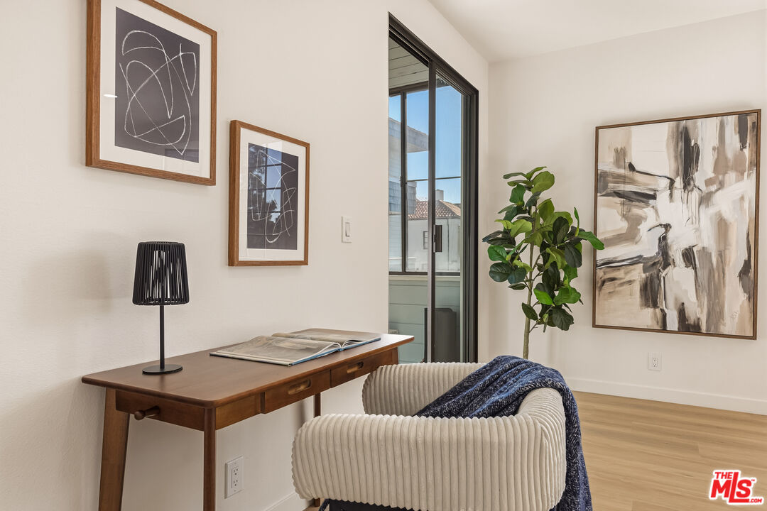 311 Bora Bora Way, Unit 3207 Marina del Rey, CA 90292 - Photo 22 of 54 a living room with furniture and a potted plant