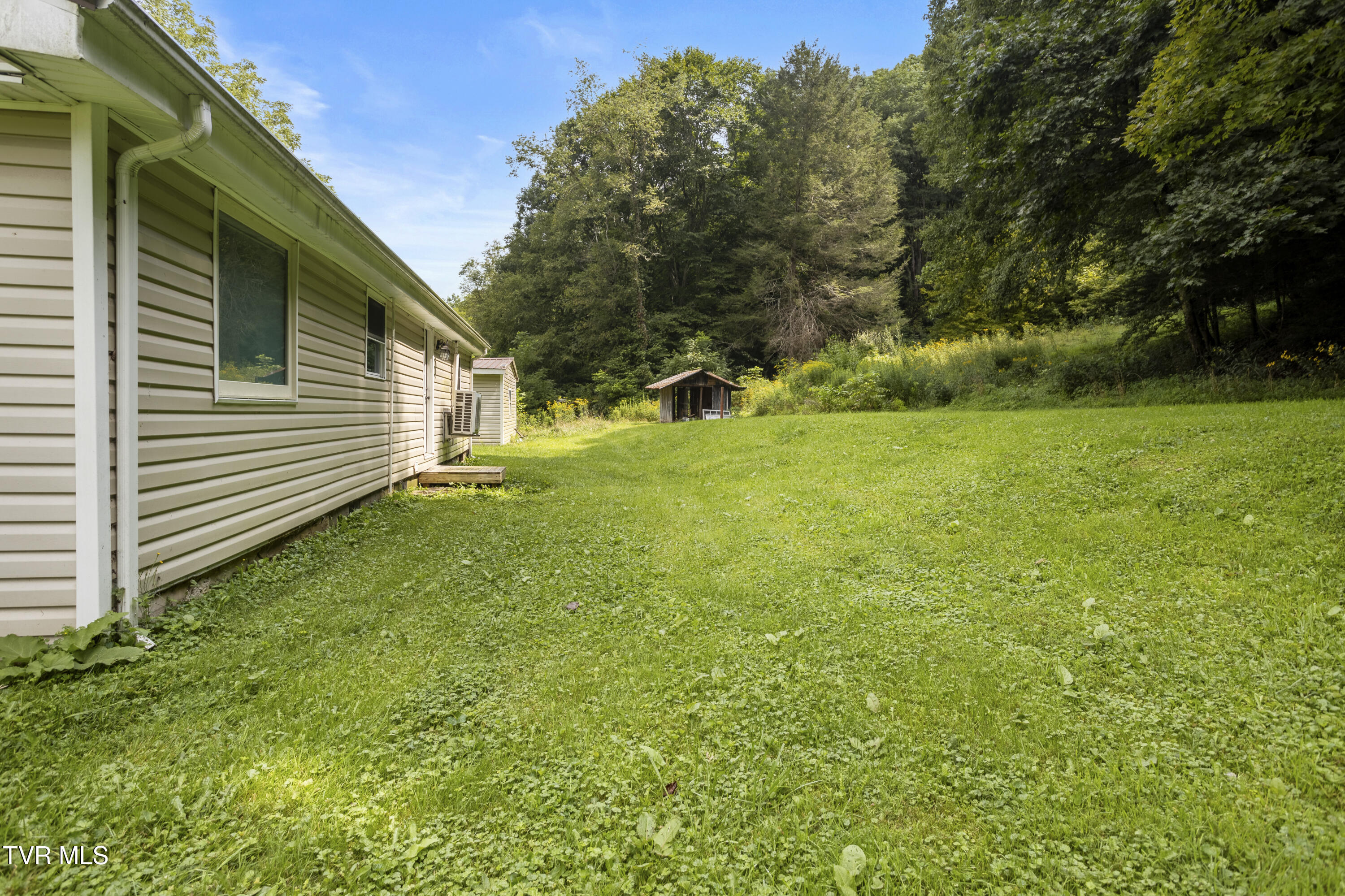 332 Currin Valley Road Marion, VA 24354 - Photo 6 of 35 177A1666-HDR