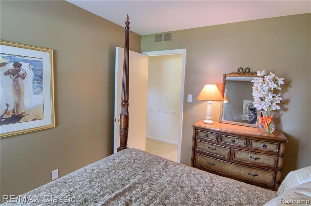 6044 Worlington Road Bloomfield Hills, MI 48301 - Photo 19 of 34