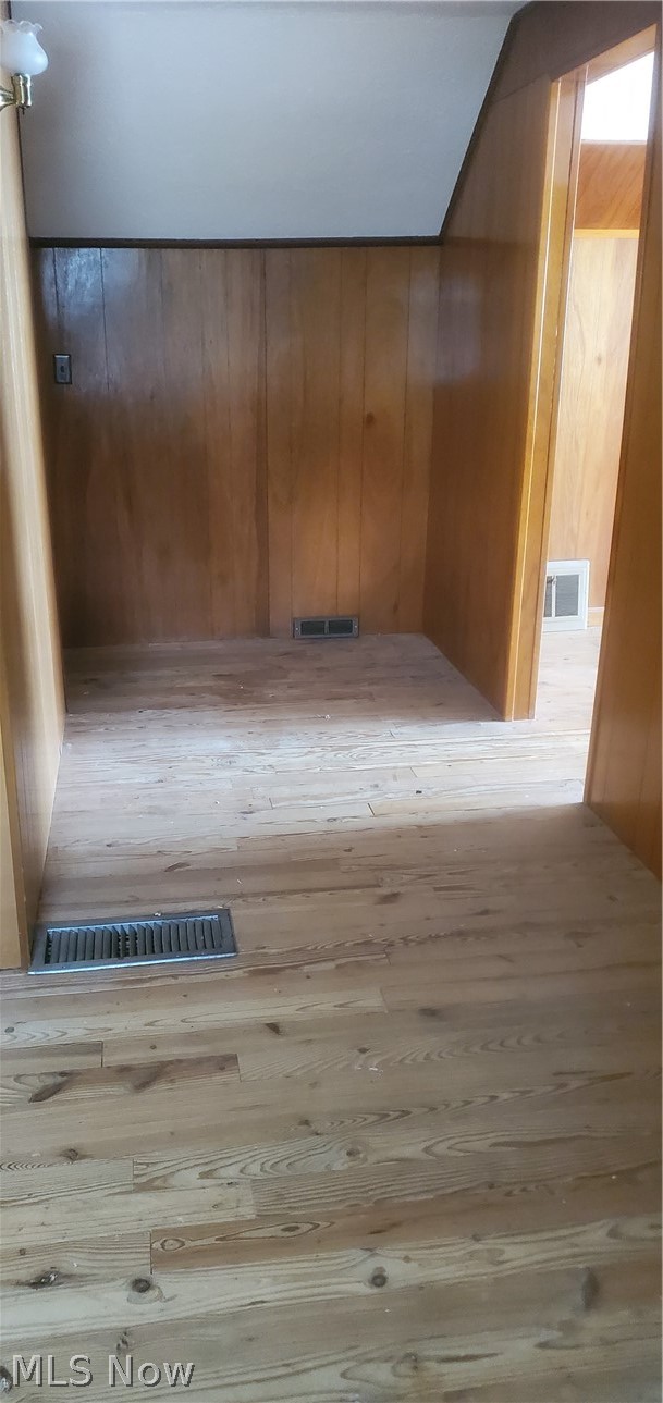 30037 Regent Road Wickliffe, OH 44092 - Photo 12 of 23 Hallway