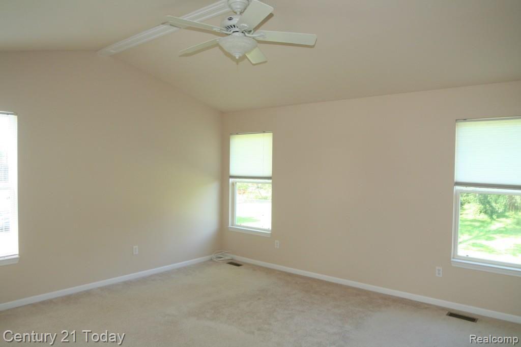 3669 Crooks Road Rochester, MI 48309 - Photo 13 of 36 MASTER BEDROOM WITH CATHEDRAL CEILING.jpg