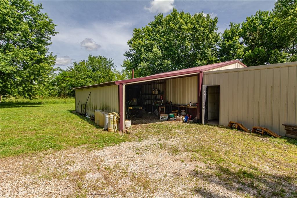 3315 Southeast Lostine Road Columbus, KS 66725 - Photo 26 of 37