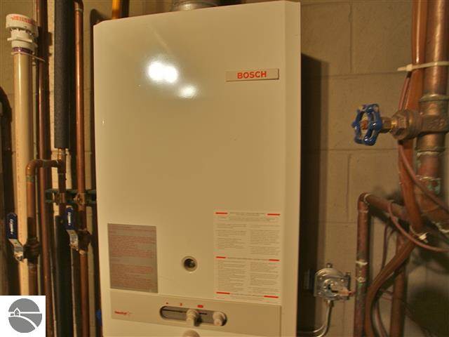 8198 South Tremain Road Maple City, MI 49664 - Photo 49 of 68 1748478-48.JPG