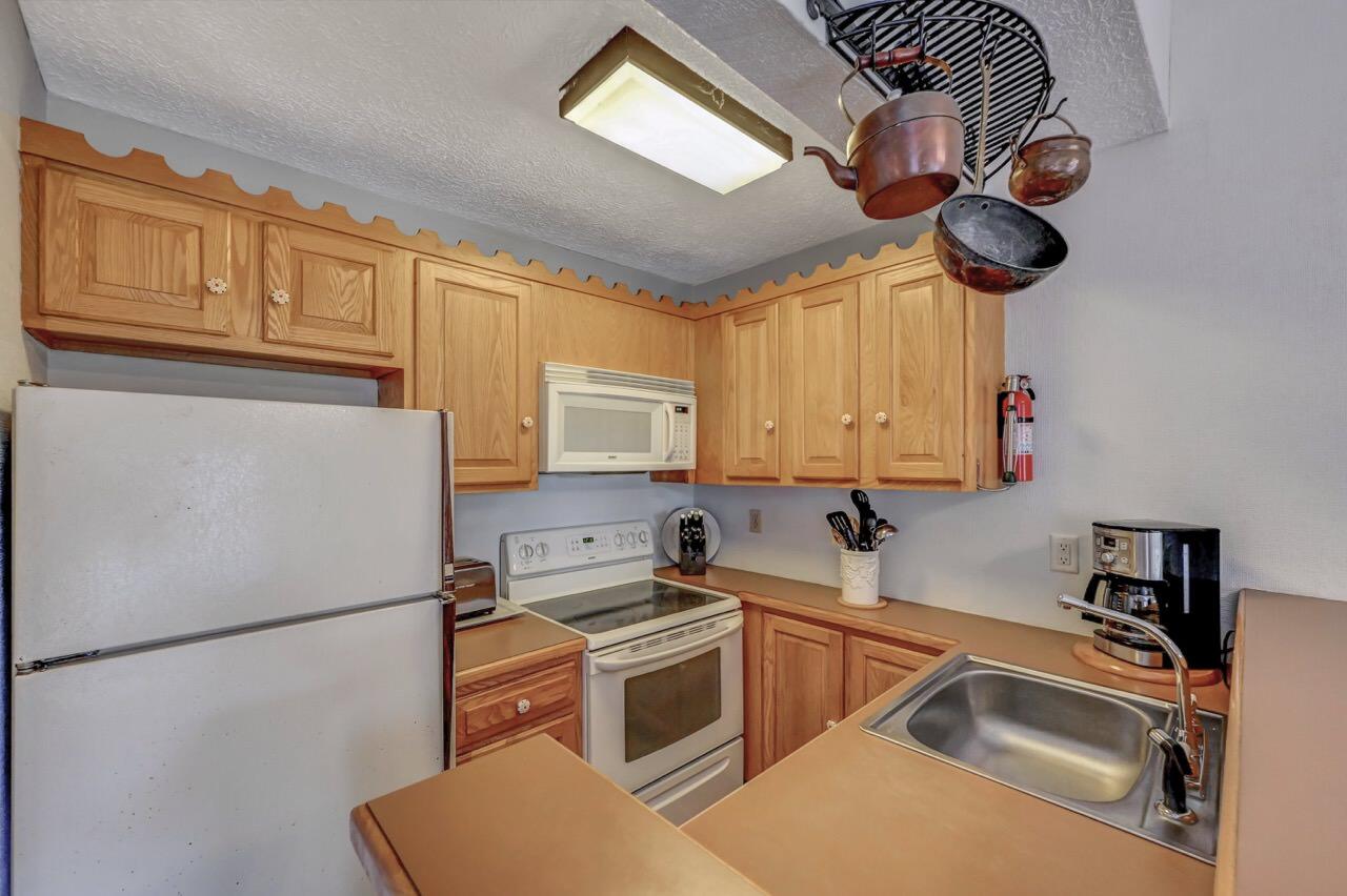 116 Snow Ridge Cir Lake Lake Harmony, PA 18624 - Photo 27 of 66 a kitchen with stainless steel appliances granite countertop a sink a refrigerator and a stove