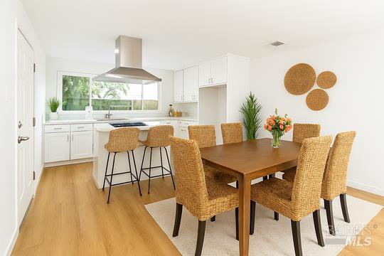 6041 Evelyn Avenue Rohnert Park, CA 94928 - Photo 3 of 36 Dining area virtually staged