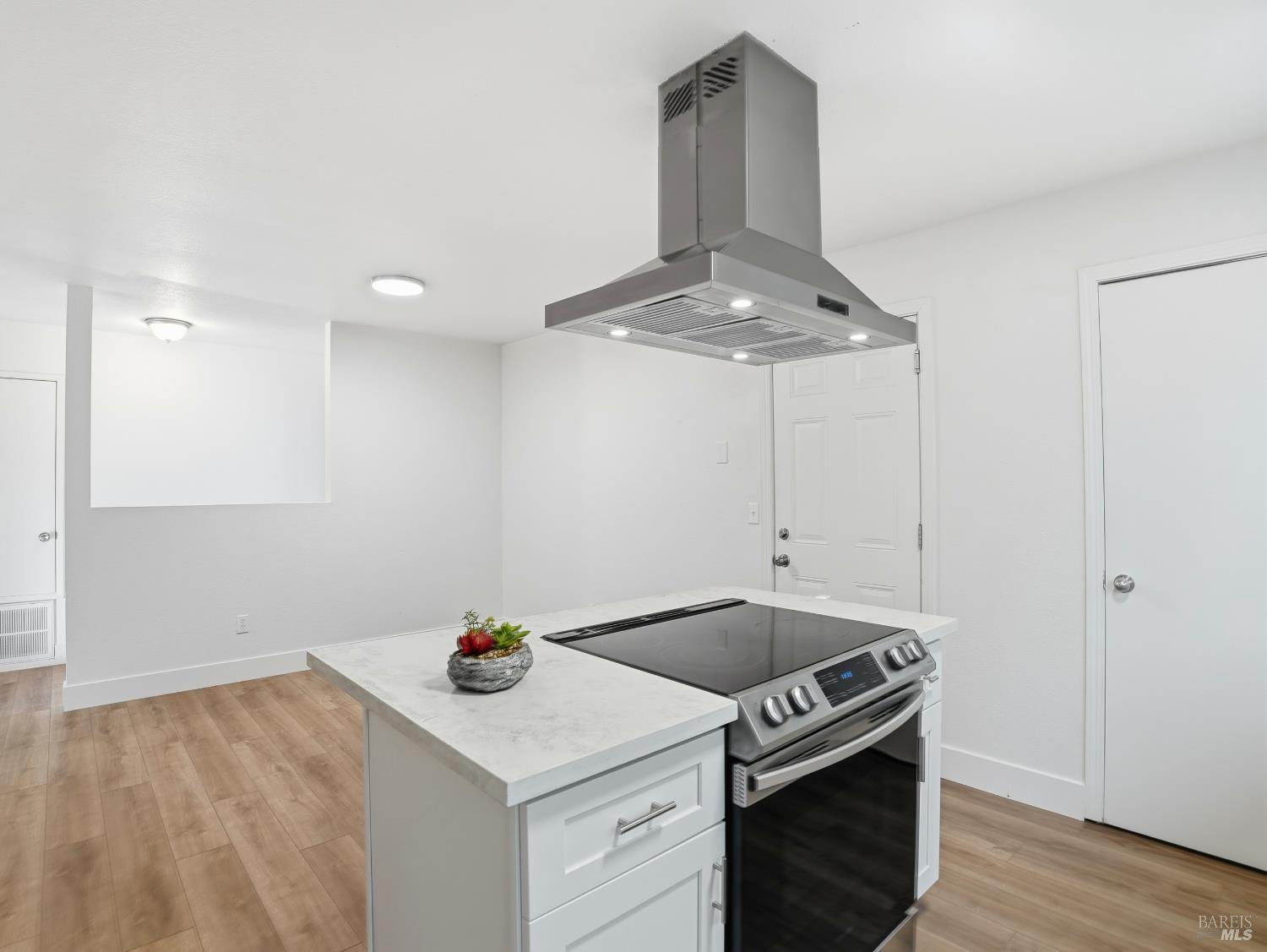 6041 Evelyn Avenue Rohnert Park, CA 94928 - Photo 5 of 36