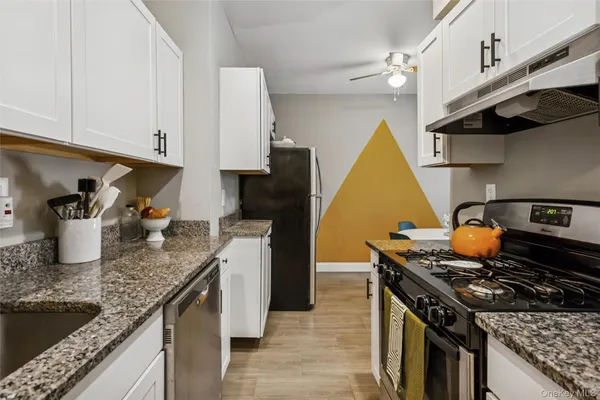 $335,000 | 12 Hempstead Avenue, Unit 3N, Rockville Centre, NY 11570