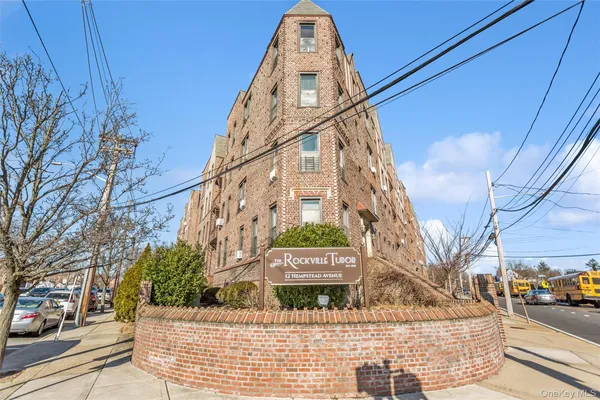 $335,000 | 12 Hempstead Avenue, Unit 3N, Rockville Centre, NY 11570