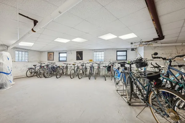 $335,000 | 12 Hempstead Avenue, Unit 3N, Rockville Centre, NY 11570