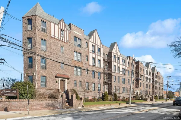 $335,000 | 12 Hempstead Avenue, Unit 3N, Rockville Centre, NY 11570