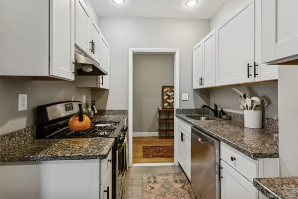 $335,000 | 12 Hempstead Avenue, Unit 3N, Rockville Centre, NY 11570