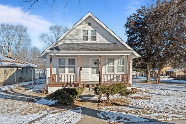 $115,000 | 3203 Montrose Avenue, Rockford, IL 61101