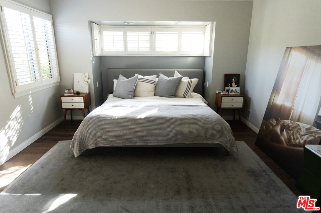 705 Rochedale Way Los Angeles, CA 90049 - Photo 16 of 26