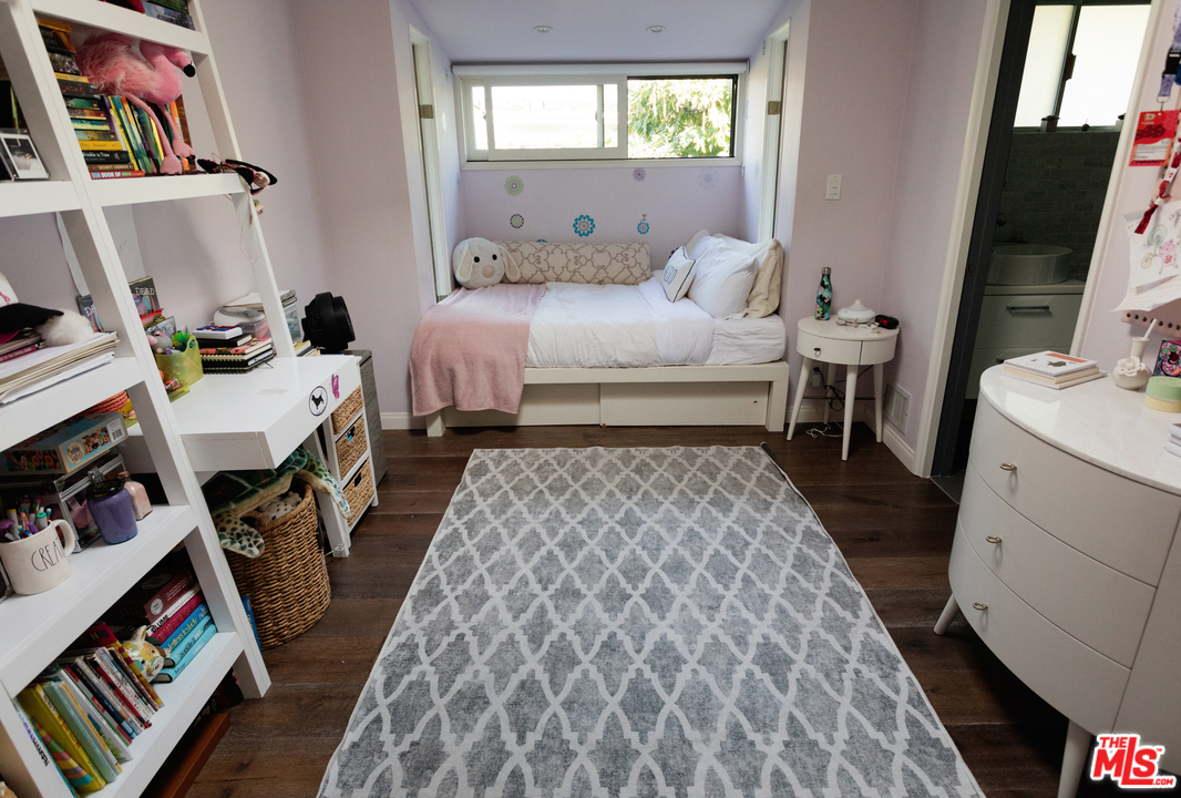 705 Rochedale Way Los Angeles, CA 90049 - Photo 19 of 26