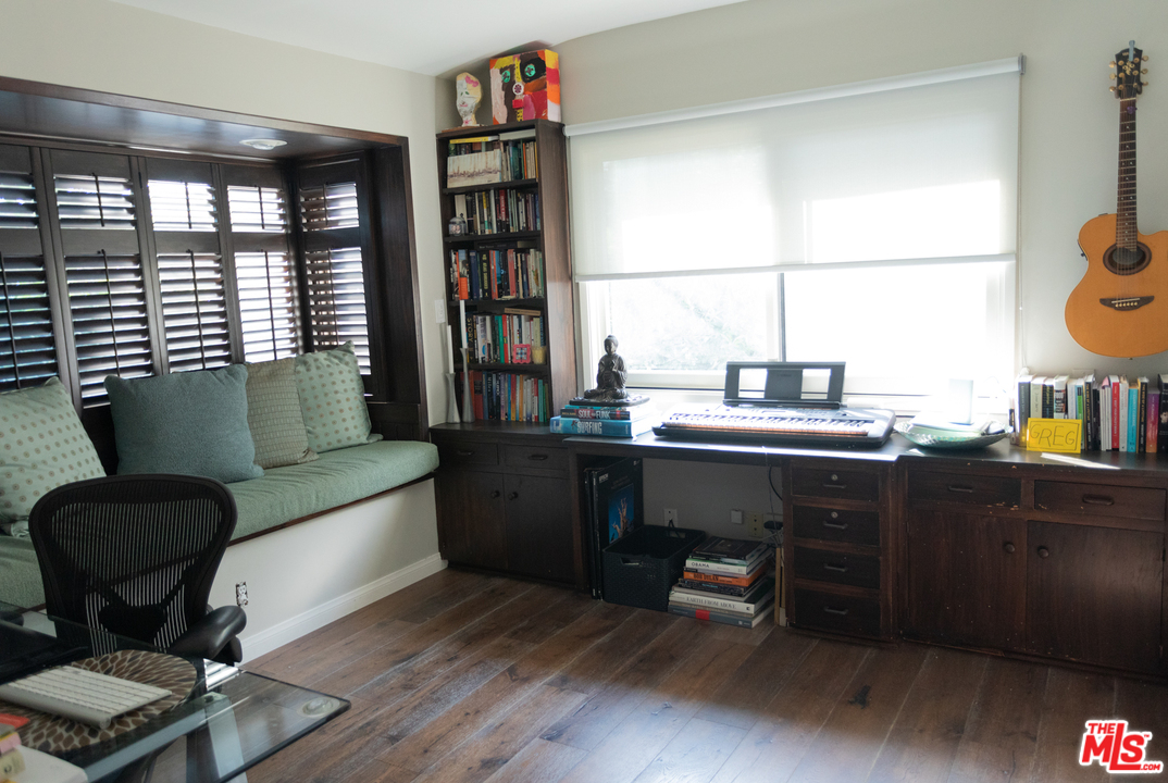 705 Rochedale Way Los Angeles, CA 90049 - Photo 21 of 26