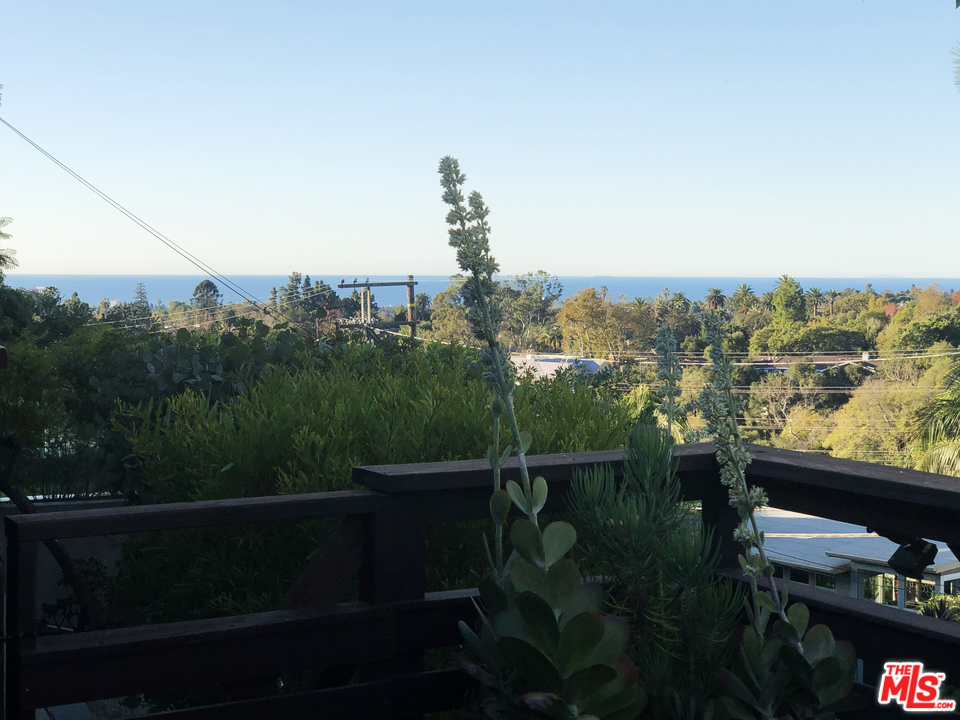 705 Rochedale Way Los Angeles, CA 90049 - Photo 22 of 26