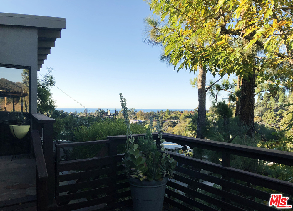 705 Rochedale Way Los Angeles, CA 90049 - Photo 23 of 26