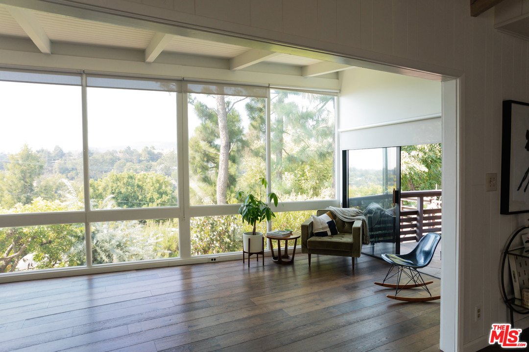 705 Rochedale Way Los Angeles, CA 90049 - Photo 8 of 26