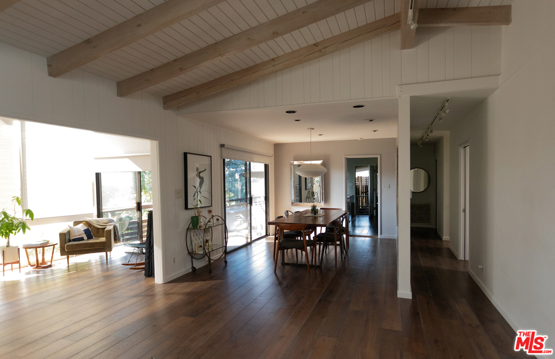 705 Rochedale Way Los Angeles, CA 90049 - Photo 9 of 26