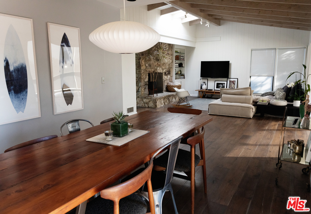 705 Rochedale Way Los Angeles, CA 90049 - Photo 10 of 26