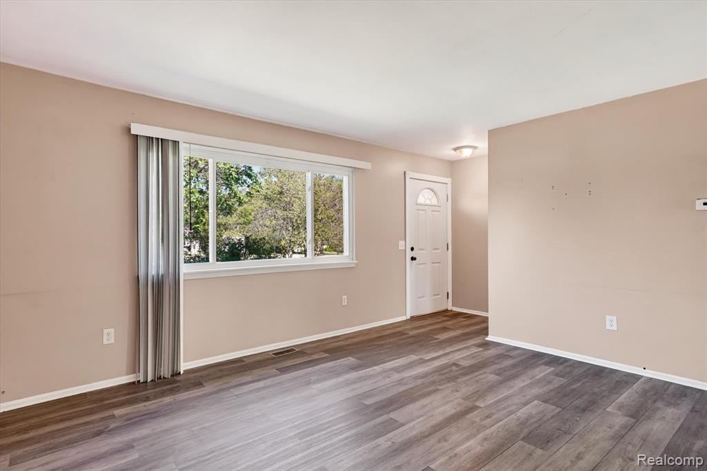 4450 North Vassar Road Flint, MI 48506 - Photo 4 of 37