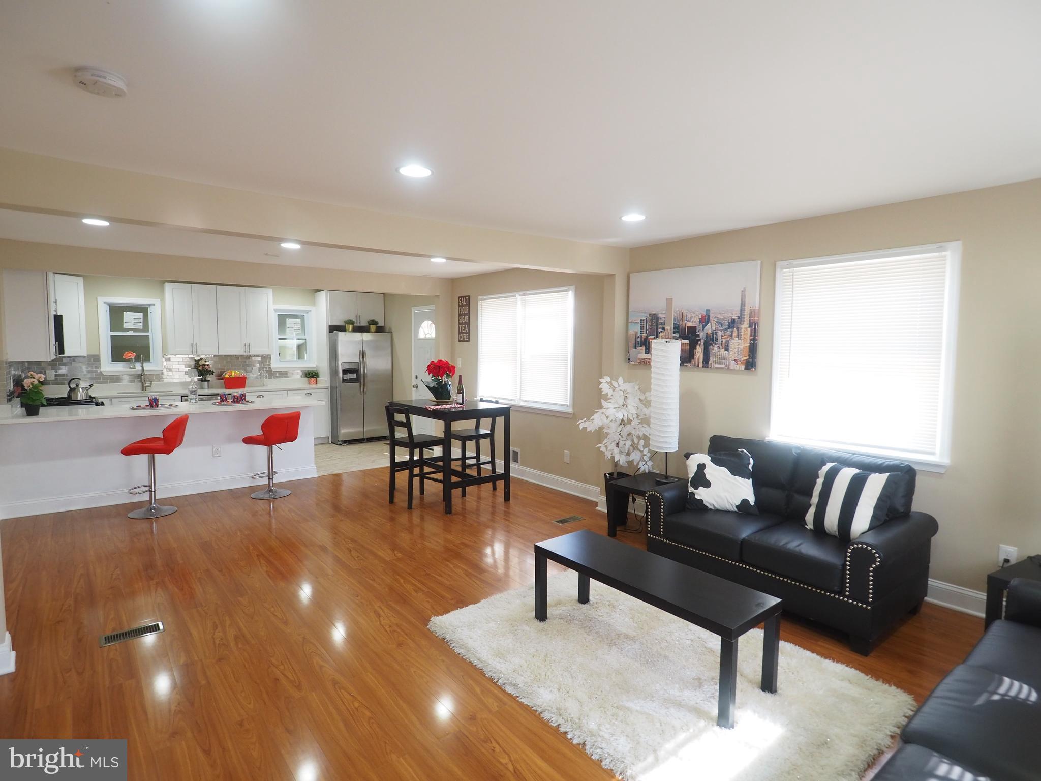 5725 Arnhem Road Baltimore, MD 21206 - Photo 2 of 33 Living Area
