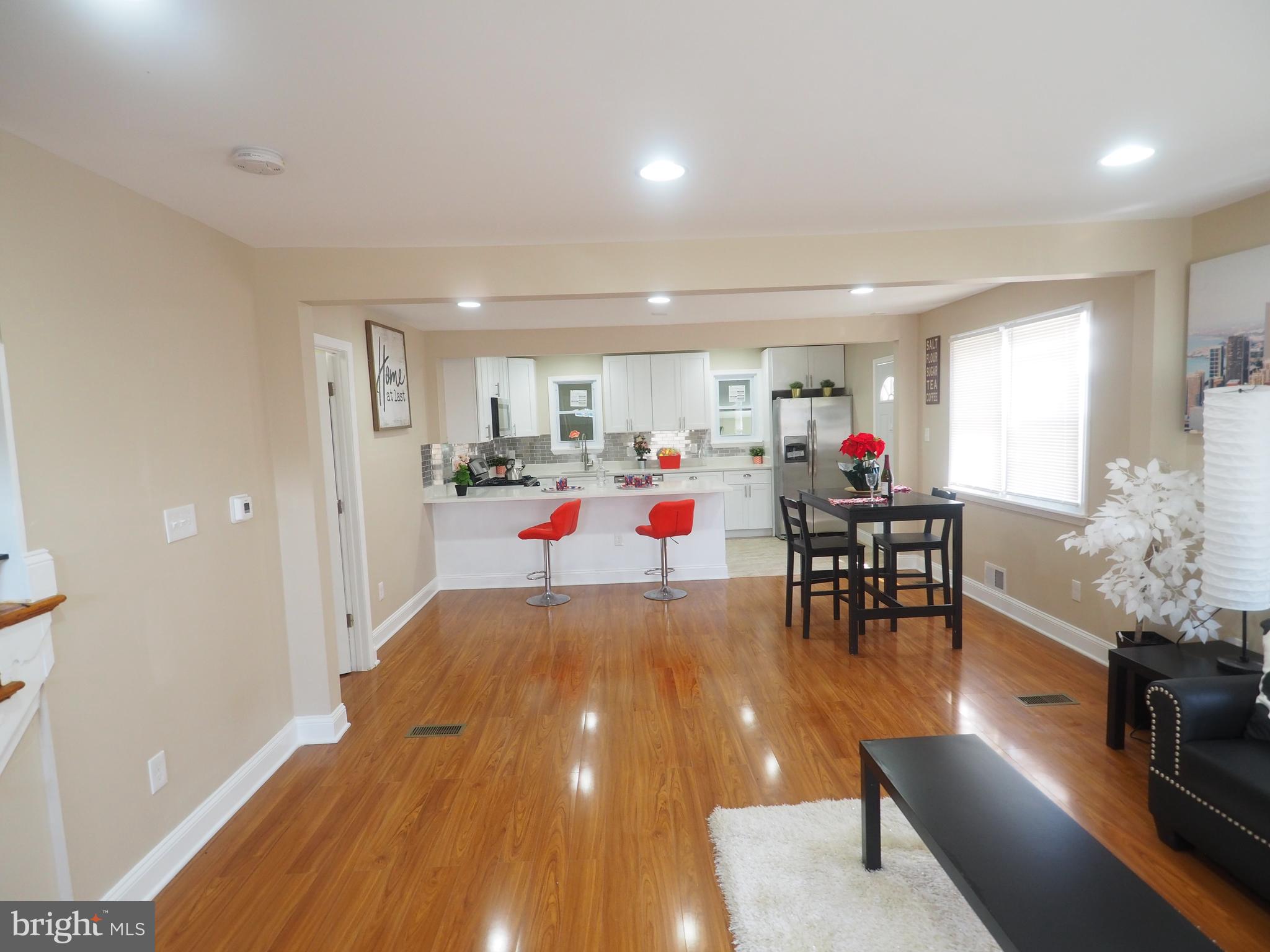 5725 Arnhem Road Baltimore, MD 21206 - Photo 3 of 33 Living Area