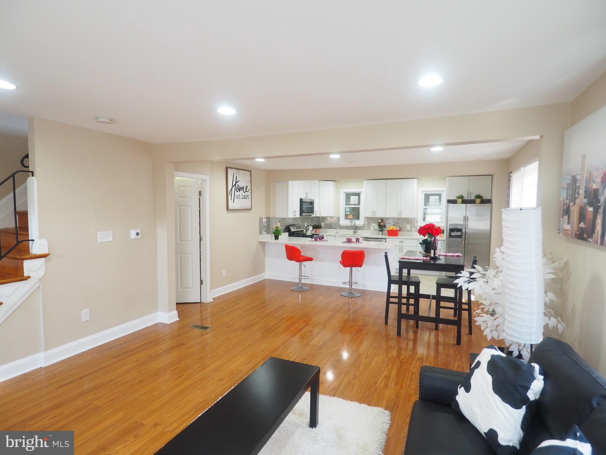 5725 Arnhem Road Baltimore, MD 21206 - Photo 4 of 33 Living Area