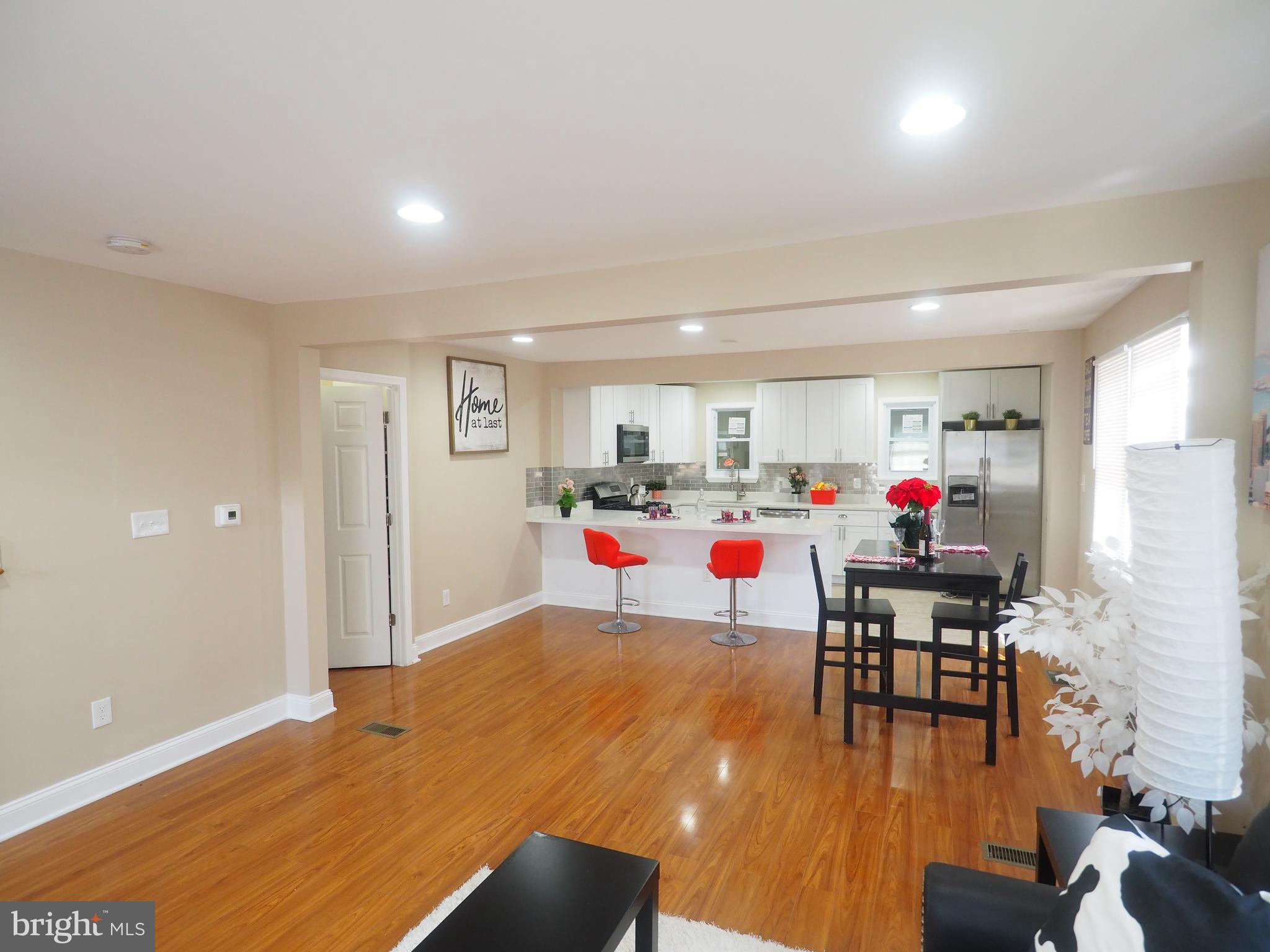 5725 Arnhem Road Baltimore, MD 21206 - Photo 5 of 33 Living Area