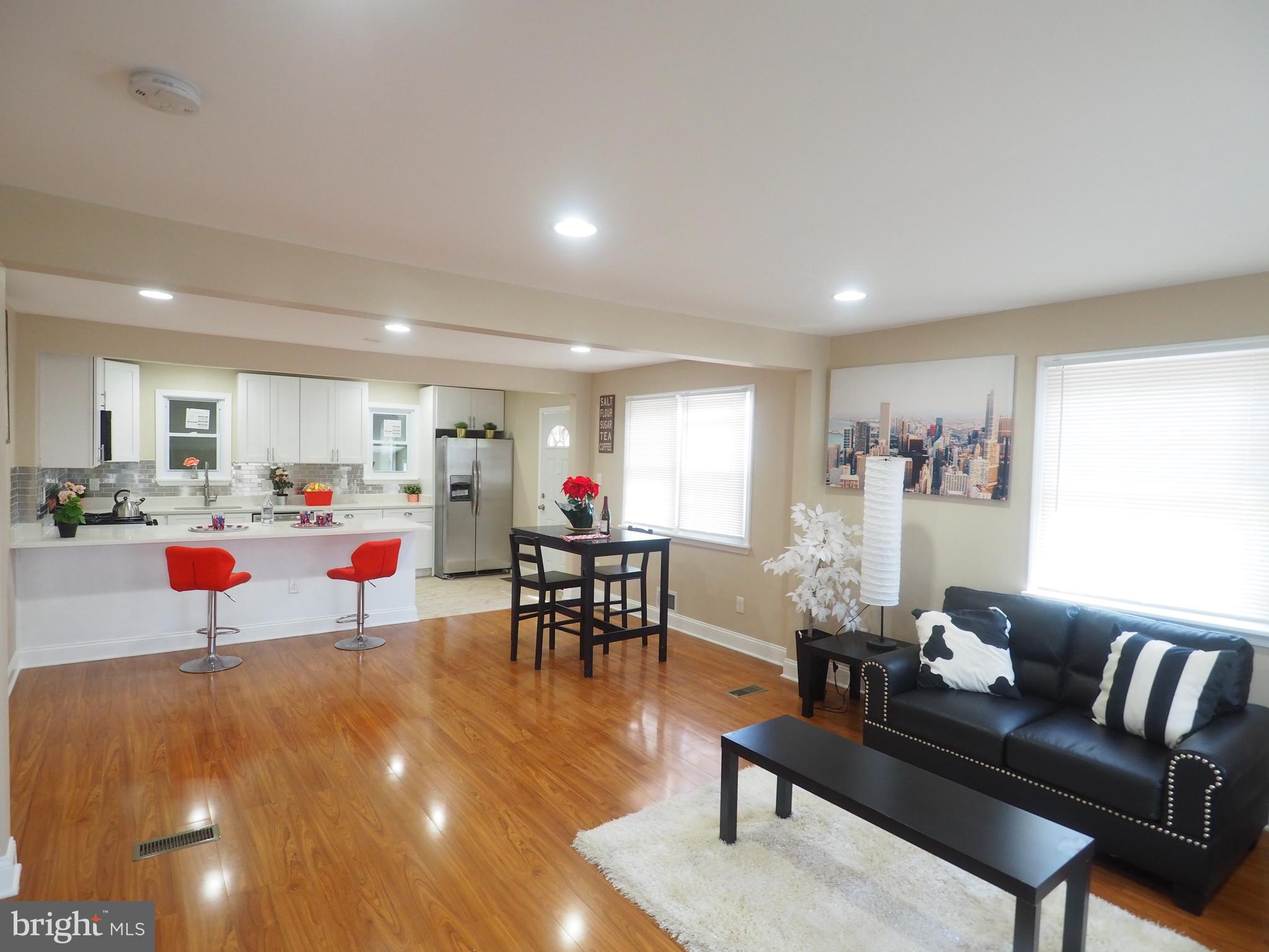 5725 Arnhem Road Baltimore, MD 21206 - Photo 6 of 33 Living Area