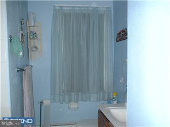 252 Ashby Road Upper Darby, PA 19082 - Photo 4 of 11