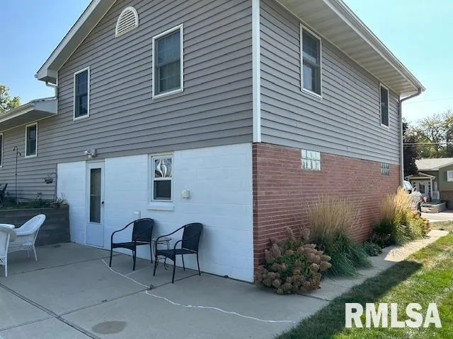 $190,000 | 1119 3rd Avenue, Fulton, IL 61252