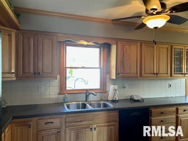 $190,000 | 1119 3rd Avenue, Fulton, IL 61252